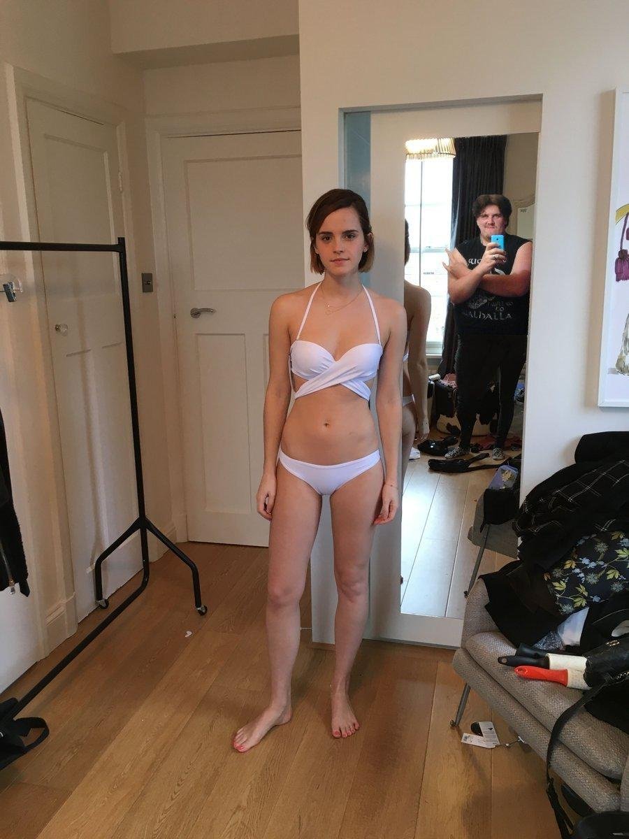 LAdDFQMM Emma Watson Bikini Leak 13.jpg